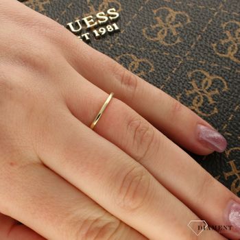 Złoty pierścionek zaręczynowy z cyrkonią 375  Szczęśliwy Moment  Elegancki pierścionek Diament tył.jpg